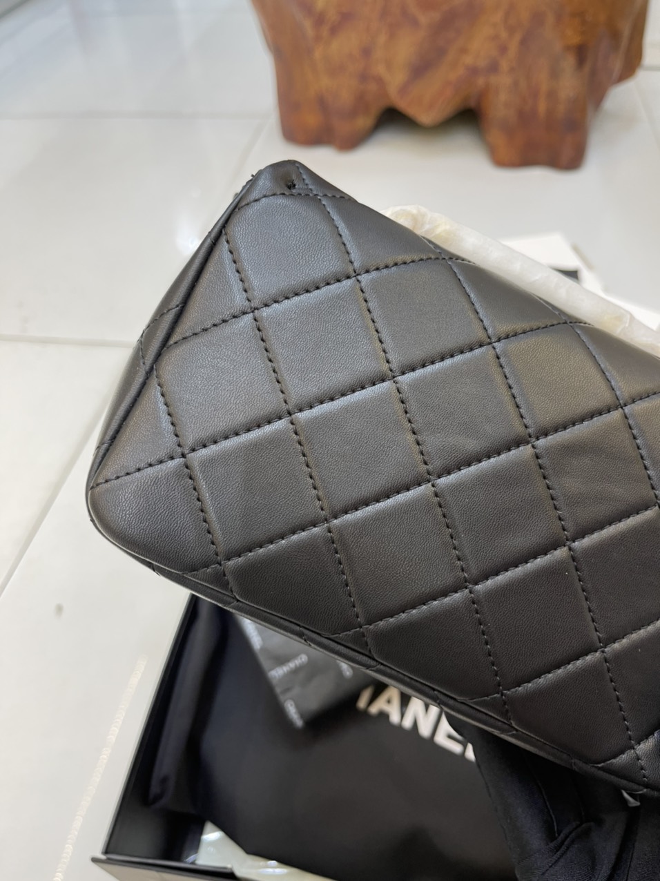 Túi xách Chanel Super  Khóa Vàng Nạm Ngọc Màu Đen Size 22cm
